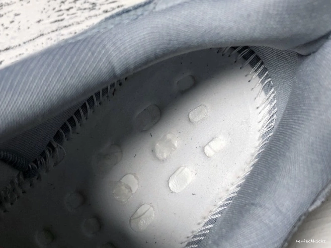 Hospital Blue 700 Adidas v2 Boost Yeezy FV8424 0817